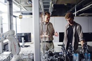 Das Angebot des IAW richtet sich an Berufstätige, die sich berufsbegleitend weiterbilden wollen