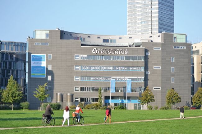 Gebäude der Hochschule Fresenius im Kölner MediaPark
