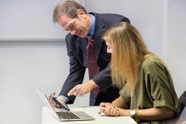 Dozenten beantworten individuelle Fragen 