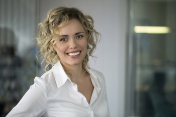 Porträt einer lächelnden Frau